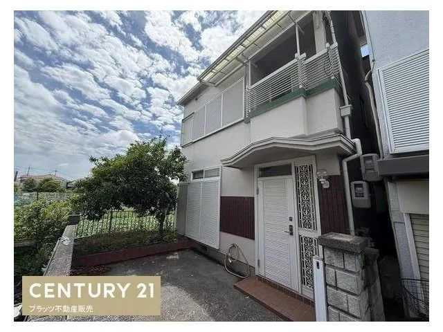 ■ Land area 18.92 tsubo ■ 5DK ■ Currently a field on the east side, good lighting and ventilation ■ Parking space available