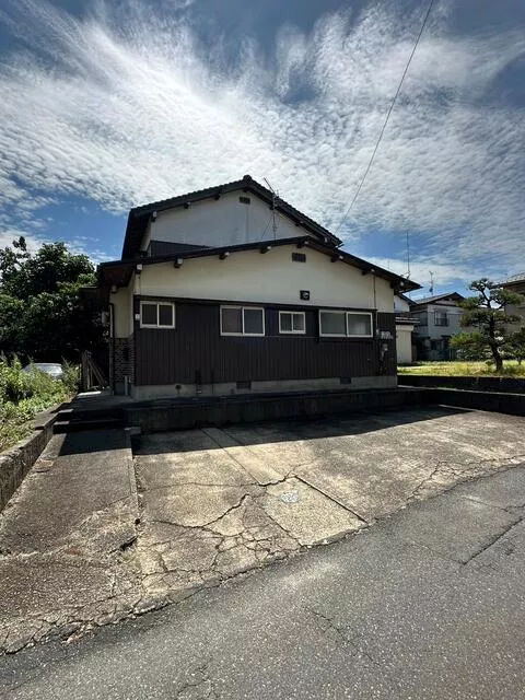 Nishikurayoshimachi, Kurayoshi-shi (Kurayoshi Sta.) 2F 5DK

5,980,000 yen