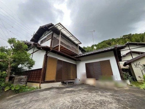 A spacious lot of over 82 tsubo for a relaxed lifestyle♪