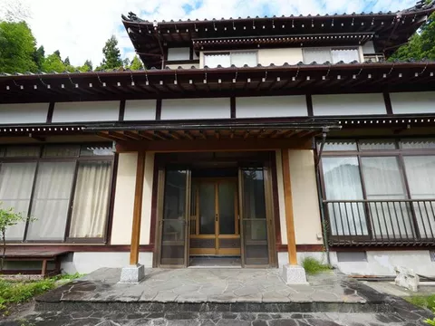 This is a used house in a quiet residential area.