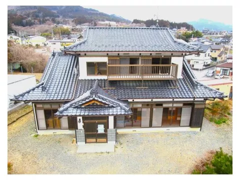 [Open House Held] Interior renovation planned / Move-in available within the year / Two-family consideration possible / New seismic standards compliant /