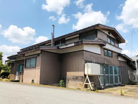 Shirataka Town, Nishiokitama District, Oaza Hagino (Arato Station) Single-story building 6DK