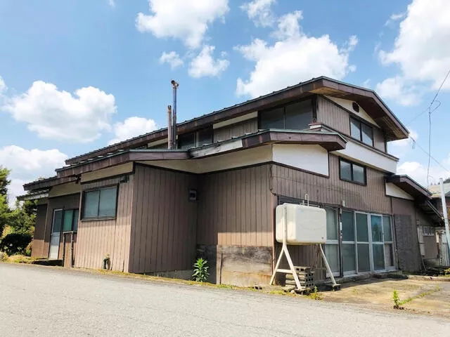 Shirataka Town, Nishiokitama District, Oaza Hagino (Arato Station) Single-story building 6DK
