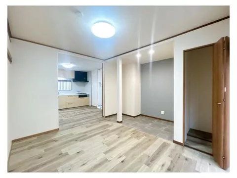 [Open House Held] [Renovated] A 4LDK house with space for 2 cars in the carport.