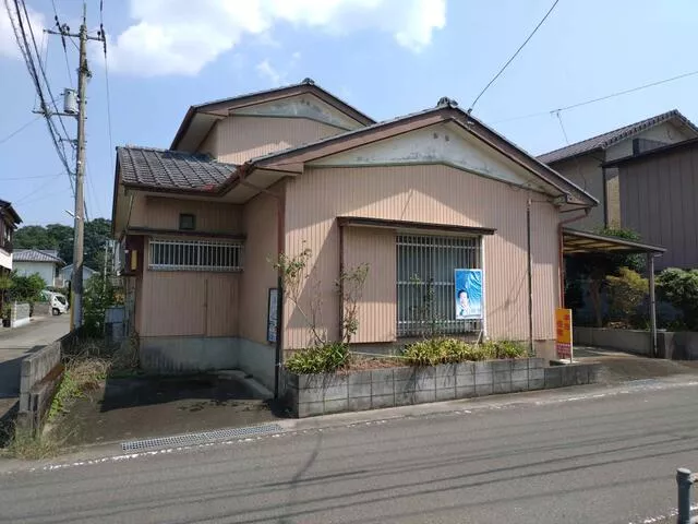 Yoshinogawa City, Kawashima Town, Kuwamura (Awakawajima Station) 2-story 6LDK