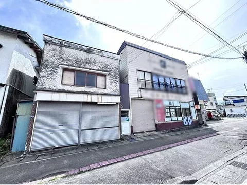 Land area 126.07 tsubo, parking for 9 cars, 3K with two spacious Western-style rooms that can be used separately - Image 2