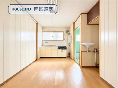 Convenient for daily shopping! Approximately 6 minutes on foot to Dōtoku Elementary School