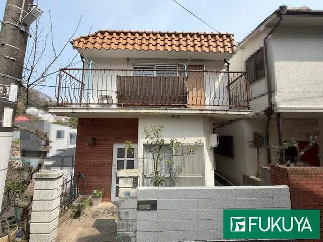 ☆ Three stations and two lines available! ☆ Great views from the second floor♪