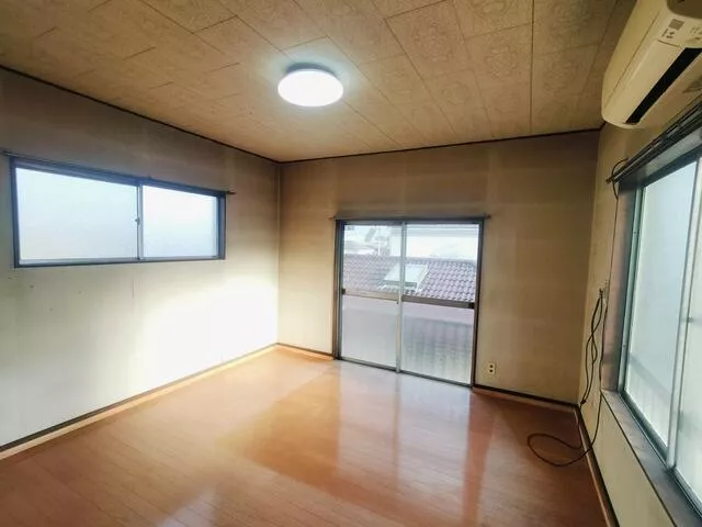 Saitama City, Iwatsuki Ward, Jocho 1-chome (Iwatsuki Station) 2-story building 6DK