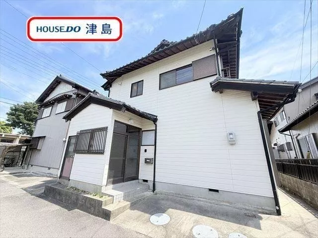 4LDK with abundant storage space♪ Well-placed storage in various locations such as storage rooms.