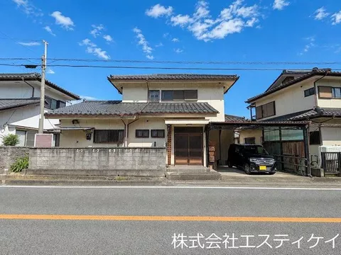 A 4K used house located in a quiet residential area, 14 minutes on foot from "Kasugai Town" station.