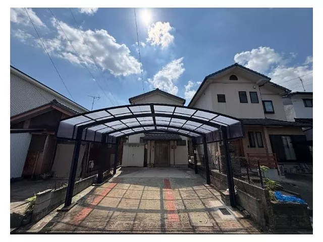 ■Land over 37 tsubo■Parking for 2 cars available■Carport available■Garden available■Japanese-style room available■Surrounding environment is rich■