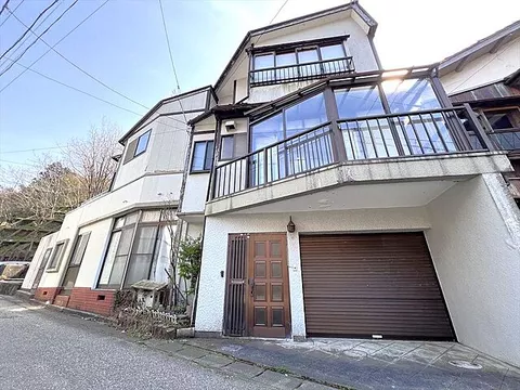 Used single-family home in Tsuruoka City, Yuonuma, with shutter garage