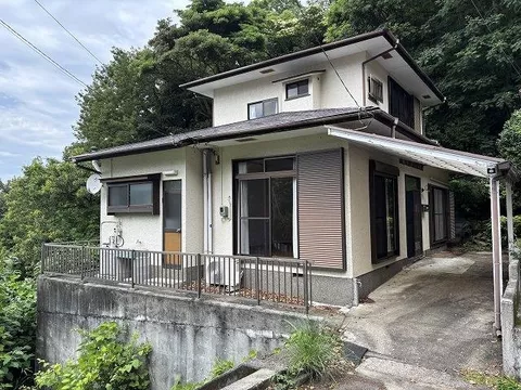 A residential area rich in greenery, ocean view, located on a hill, two-story, Japanese-style room