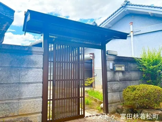 Spacious 8DK single-story house with a generous garden, about a 15-minute walk to the station, good sunlight◎