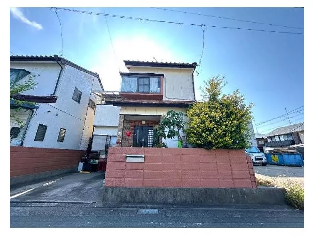 Spacious LDK, Japanese-style room, ample storage, south-facing balcony, quiet residential area, well-developed surrounding environment
