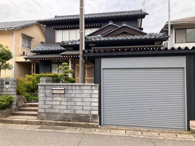 【South-facing 5LDK】Living room, water areas, and exterior were renovated about 5 years ago♪