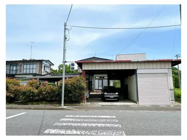 A 5DK house with a garage on a 100 tsubo lot