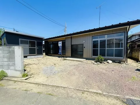 ☆Immediate response available☆ Renovation completed in February! Only a 6-minute walk to the nearest convenience store♪