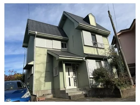 A peaceful new life in a quiet residential area with little traffic, perfect for families raising children.