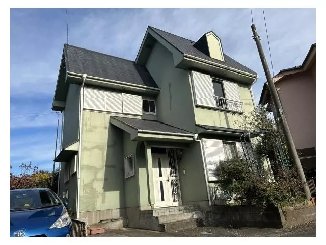 A peaceful new life in a quiet residential area with little traffic, perfect for families raising children.