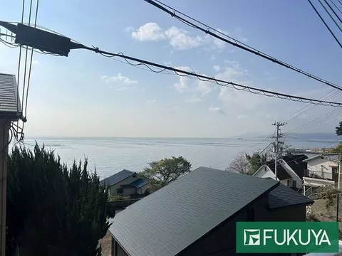 ◆You can see the sea from the second-floor balcony◆7 minutes on foot to JR "Shioya" Station