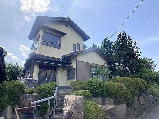 Used single-family home in Ishii, used house
