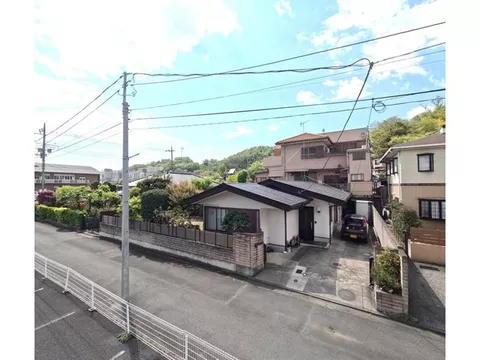 A spacious single-story house with approximately 98 tsubo of land and 31 tsubo of building! Equipped with economical city gas!