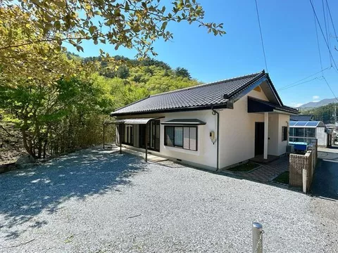 [Open House] [Interior and exterior renovated] Single-story with LDK of 19 tatami mats. 3 Western-style rooms, parking for 4 regular cars