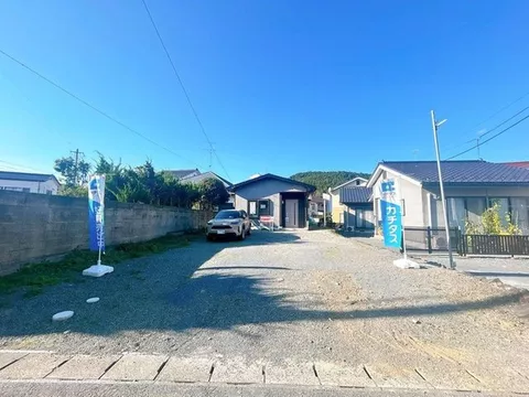 [Open House Held] Interior and exterior renovations completed / Single-story / Water facilities replaced / Parking for 4 cars available