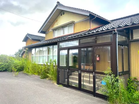 Aoki, Nyuzen Town, Shimoniikawa District (Nyuzen Station) 2-story building 4DK