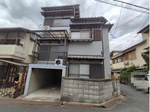 Higashi Osaka City Yokokōji 4-chome (Hyōtan-yama Station) 3-story 6LDK