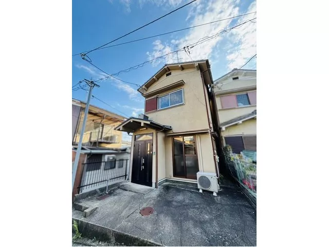 6 minutes on foot from the bus stop "Golf Course Mae"! Please feel free to contact us♪