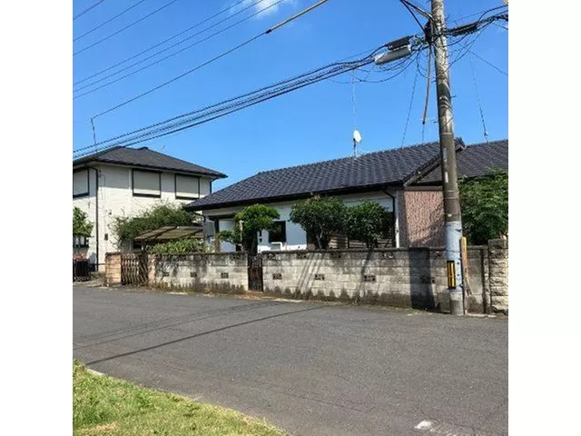 Popular single-story living, no stairs for easy household chores and movement!