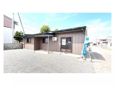 [Open House Held] [Interior and Exterior Renovation Completed] [New Water Fixtures Replaced] Exterior Wall Siding