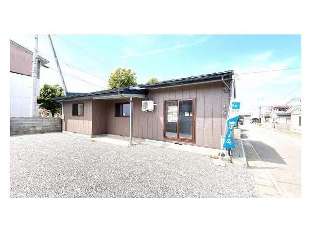 [Open House Held] [Interior and Exterior Renovation Completed] [New Water Fixtures Replaced] Exterior Wall Siding