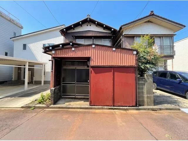 A prime location that combines convenience and tranquility!
