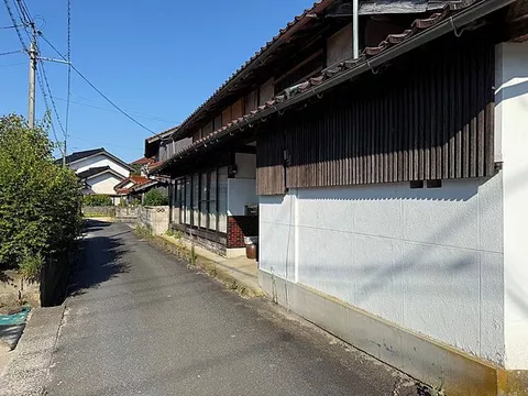 Used single-family home bus get off at Chiyo Tomihashi, 3 minutes on foot