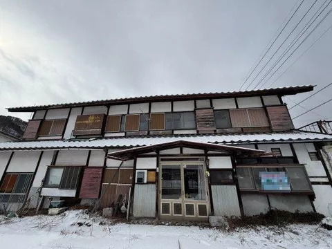 ※Construction date unknown◆Separate bath and toilet◆Shutters◆Land over 200 tsubo◆Road in front over 6m