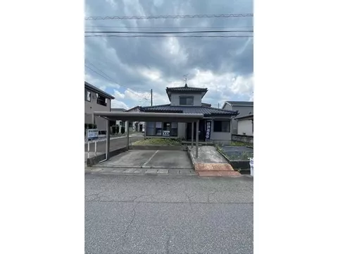 \ Renovation completed! / Parking available for 2 cars under the carport, approximately a 7-minute walk to the elementary school!