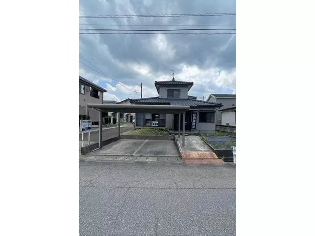 \ Renovation completed! / Parking available for 2 cars under the carport, approximately a 7-minute walk to the elementary school!