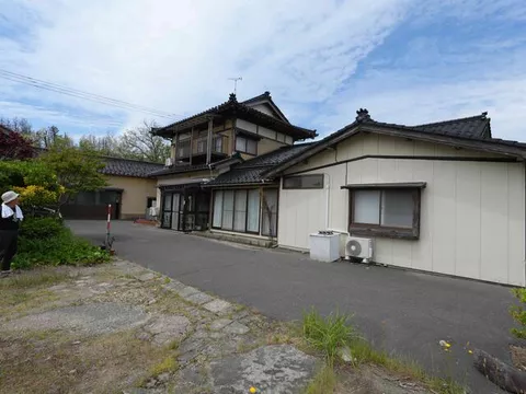 Sakata City, Miyanoura 3-chome (Sakata Station) 2-story building 8SDK