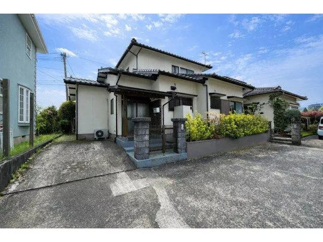 A spacious 5LDK home located in a quiet residential area♪