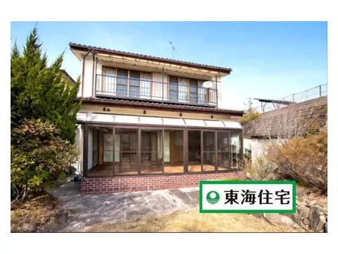 {Land area 104 tsubo 4DK} *Parking for 2 cars, supermarket about 4 minutes by car, convenience store 5 minutes on foot*
