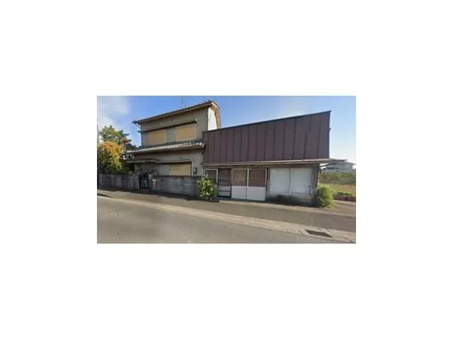 More than 2 train lines available, road width over 6m, 2-story building, elementary school within 10 minutes on foot, attic storage