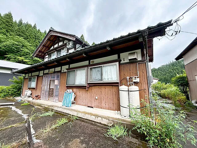 Used single-family home in Minamisesamata Town, Fukui City