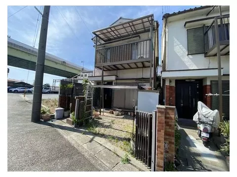 South-facing road, all rooms with storage, 4-minute walk to bus stop, 9-minute walk to elementary school, quiet residential area - Image 3