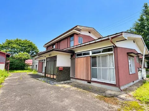 ■Utilize the spacious land and two buildings for hobbies or as a work base.
