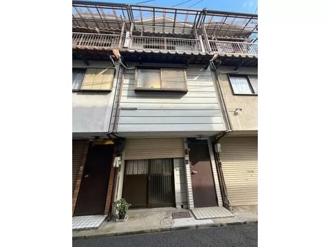 ◇Spacious dirt floor space◇Convenient location for shopping, 6 minutes on foot to shopping facilities