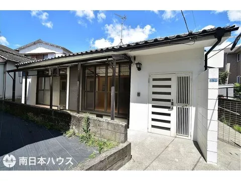 ◆ 2 minutes on foot to Nankoku/Kakegosh bus stop ◆ 2LDK ◆ Single-story building ◆ Good condition indoors